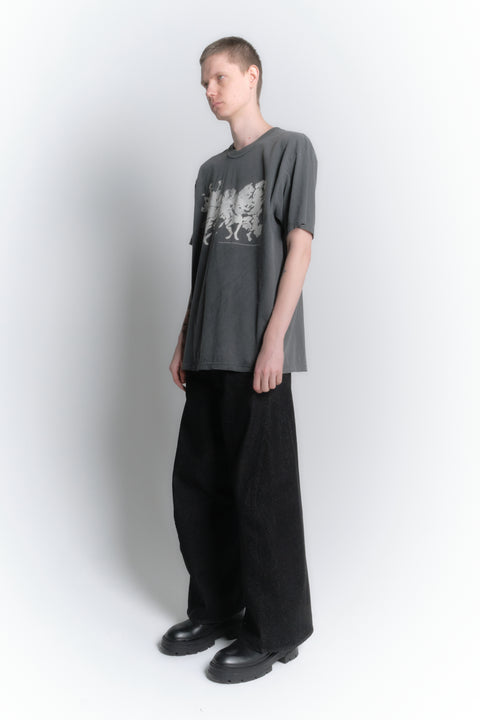 GRAPHIC T-SHIRT "SHOKKAKUTEKI SONZAI"