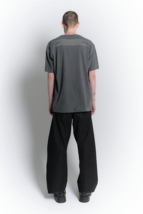 GRAPHIC T-SHIRT "SHOKKAKUTEKI SONZAI"