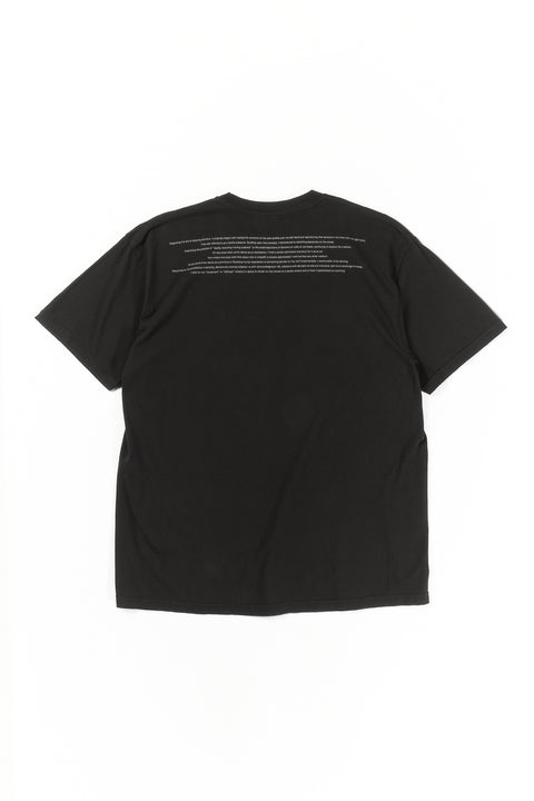 GRAPHIC T-SHIRT "SHOKKAKUTEKI SONZAI"
