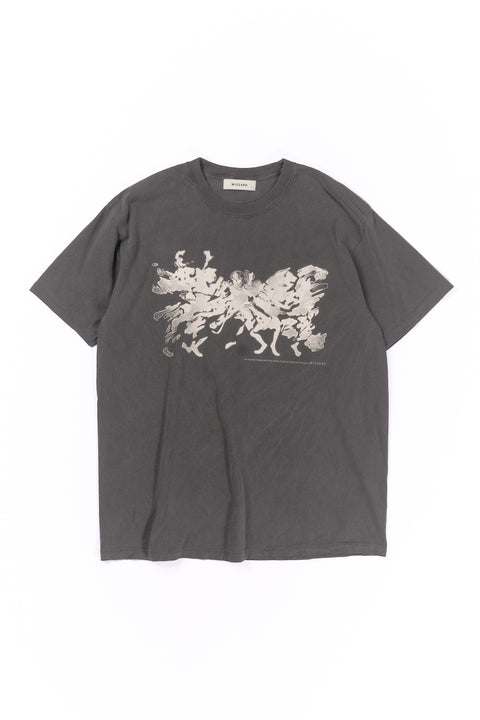 GRAPHIC T-SHIRT "SHOKKAKUTEKI SONZAI"