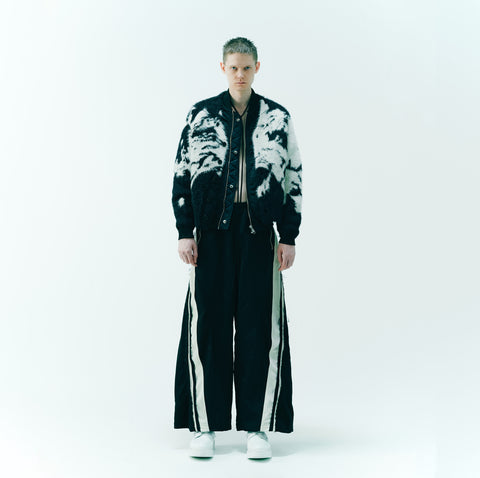 JACQUARD CARDIGAN "SHOKKAKUTEKI SONZAI"