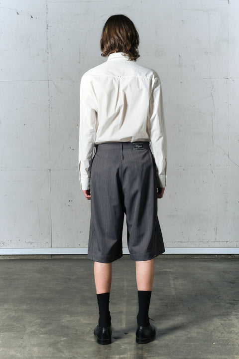 STUDDED MOTION PLEAT GAB SHORTS